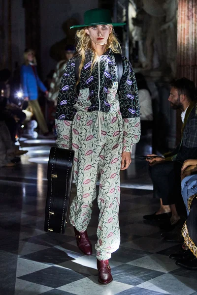 Look 33